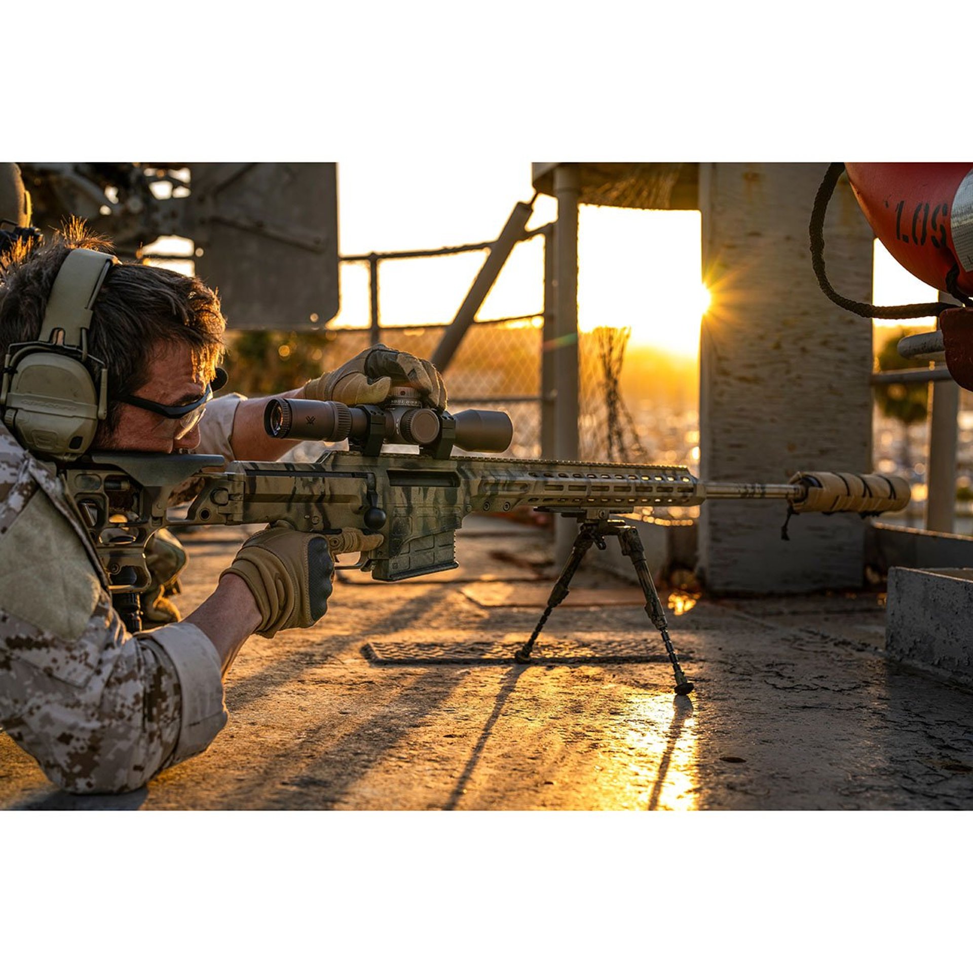 Razor HD Gen III 4-24x44mm FFP Ill EBR-7D MRAD Reticle Black