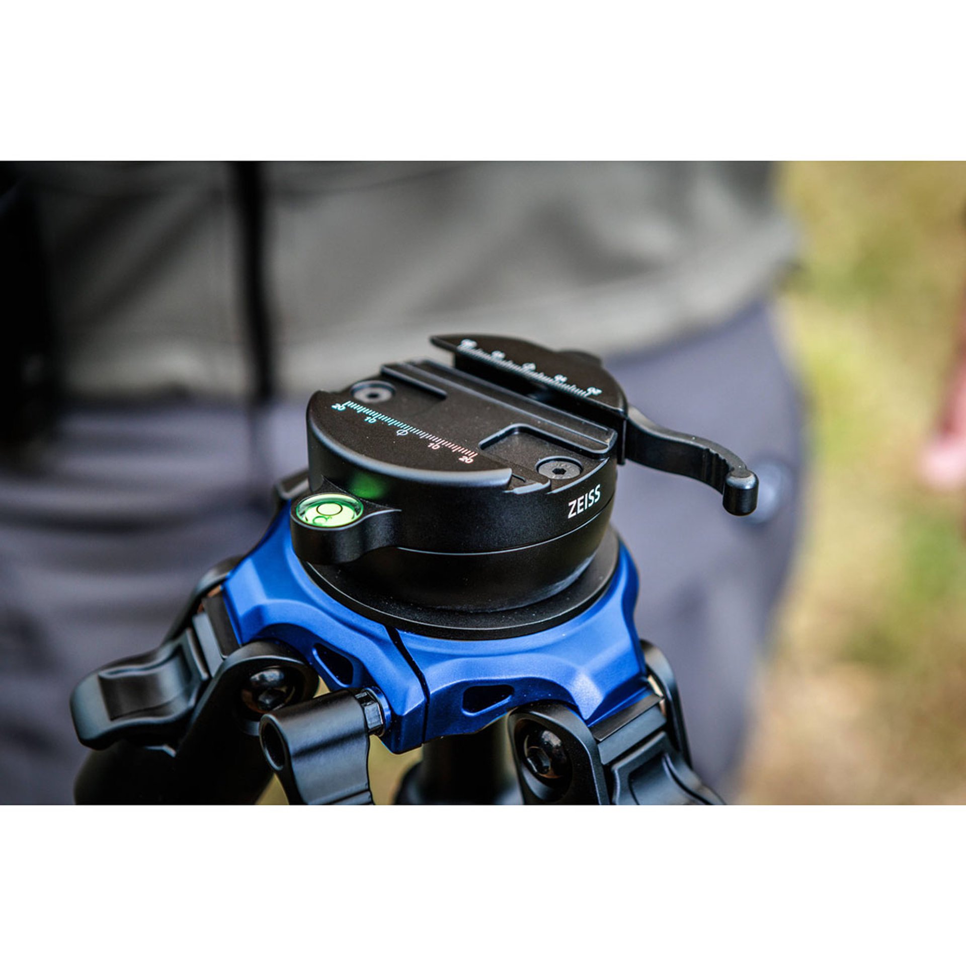 Leveling Head Q-75 Accessory for Pro-Series Tripods Black