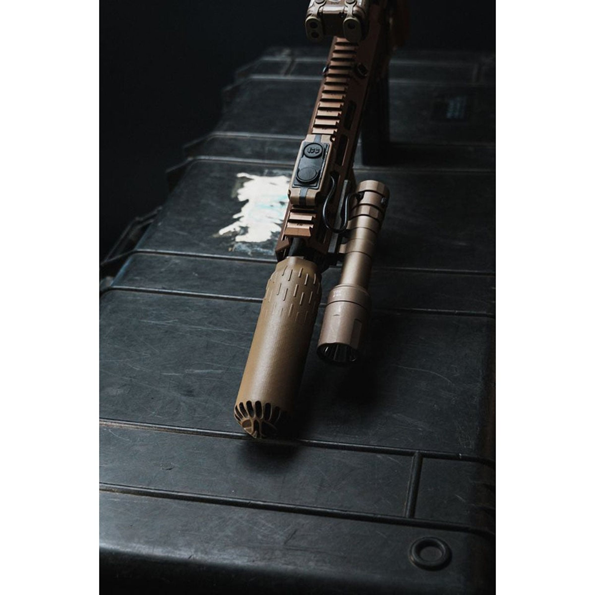 FLOW 556k Multi-Cal QD Rifle Suppressor w/Flash Hider FDE