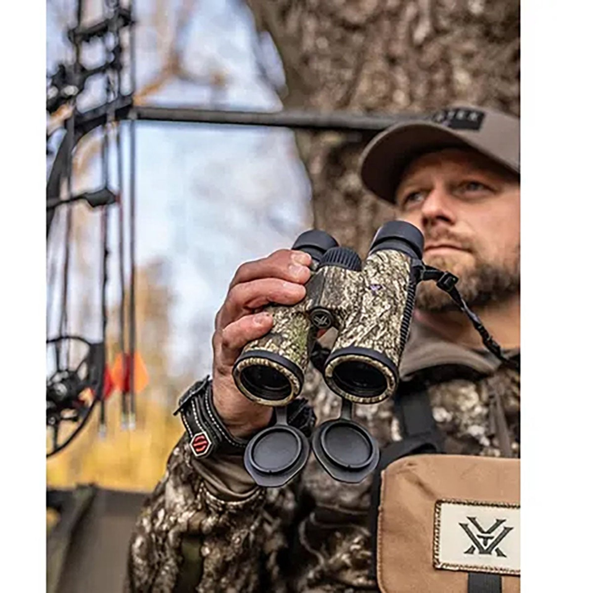 Triumph HD 10x42mm Binocular Realtree APX+ Whitetails Ultd